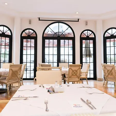 Ona Hollywood Mirage