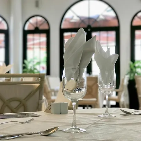 Ona Hollywood Mirage מלון דירות