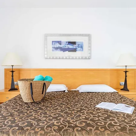 Ona Hollywood Mirage 4*