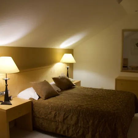 Ona Hollywood Mirage לוס כריסטיאנוס