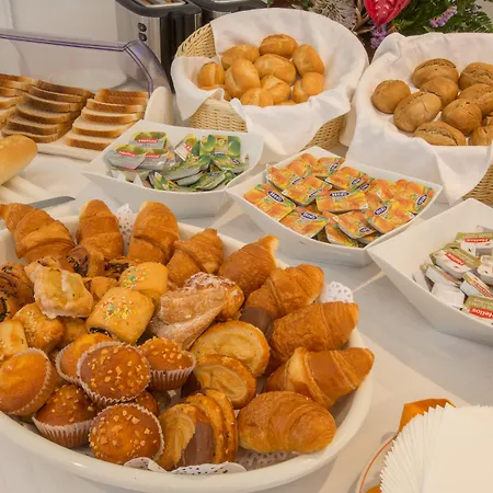 Ona Hollywood Mirage