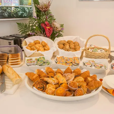 מלון דירות Ona Hollywood Mirage 4*