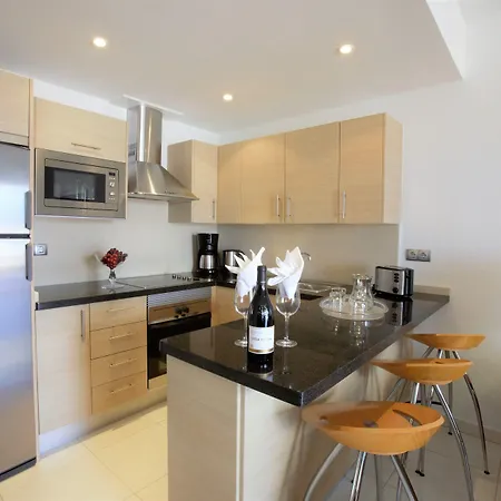 Ona Hollywood Mirage לוס כריסטיאנוס