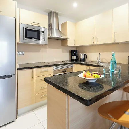 Ona Hollywood Mirage