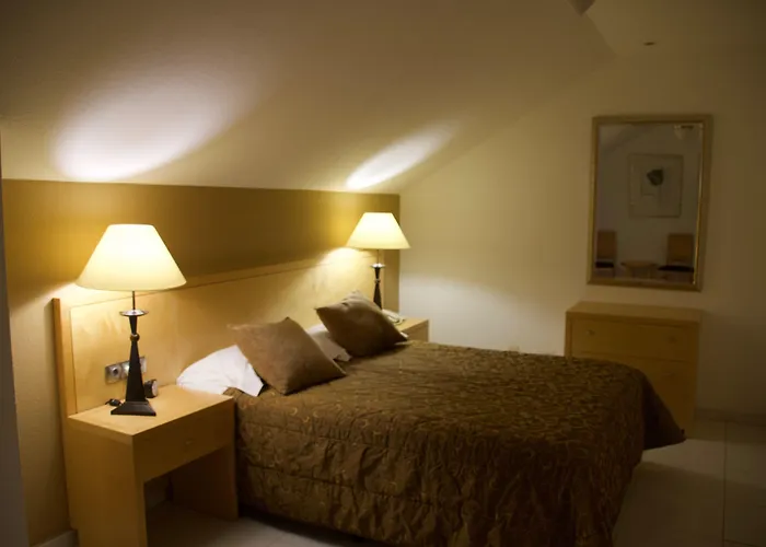 Ona Hollywood Mirage لوس كريستيانوس