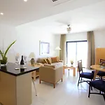 Ona Hollywood Mirage 4*