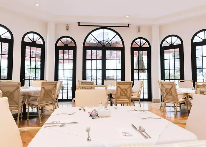 Ona Hollywood Mirage