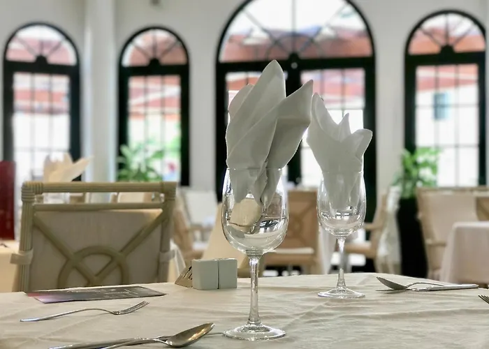 Ona Hollywood Mirage Апарт-отель