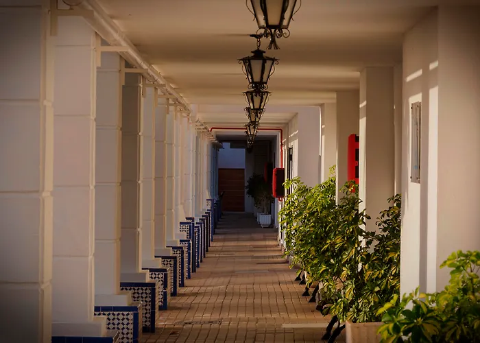 Ona Hollywood Mirage 4*