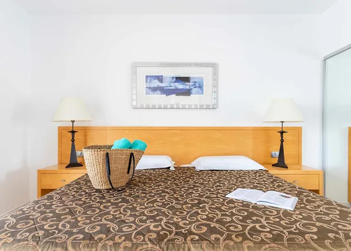 Ona Hollywood Mirage 4*