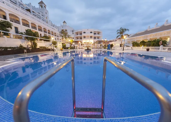 Ona Hollywood Mirage Апарт-отель