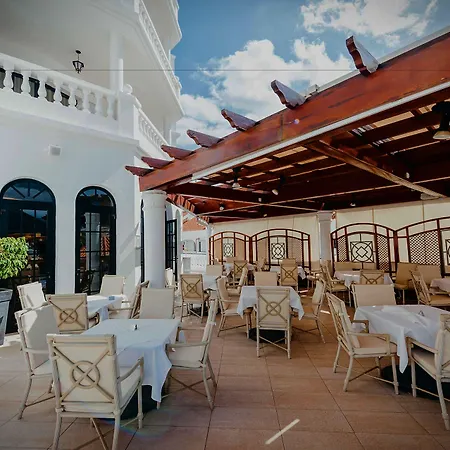 Lejlighedshotel Ona Hollywood Mirage 4*